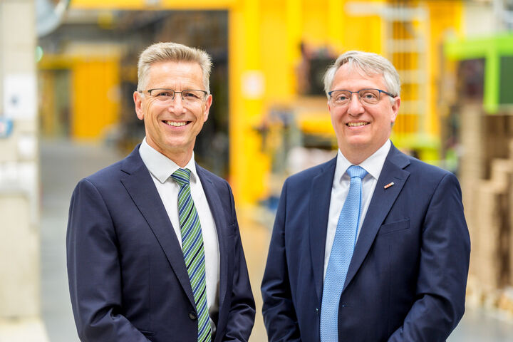 Helmut Schwarzl, Spartenobmann Industrie der Wirtschaftskammer Niederösterreich (links), und Spartengeschäftsführer Alexander Schrötter sehen Niederösterreichs Industrieunternehmen unter massivem Druck - und haben Forderungen.