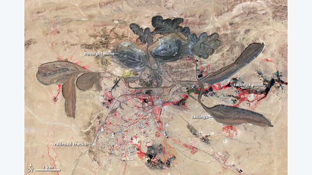 Falschfarben-Satellitenfoto des Tagebaus in Bayan-Obe aus dem Jahr 2006