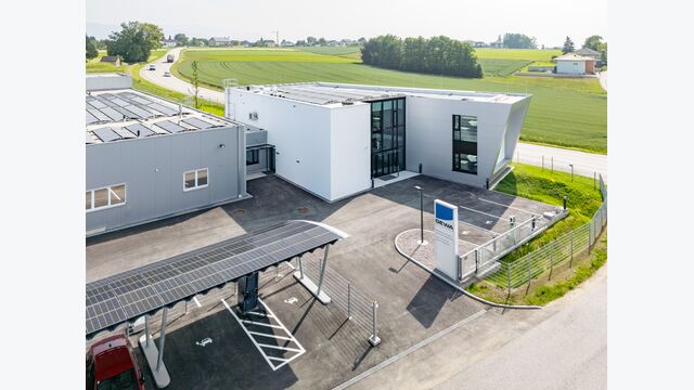 GEWA Betriebsstaette mit PV und Ladestation