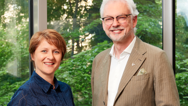 © Thomas Topf Gudrun Heidenreich-Pérez, Partnerin Deloitte Österreich, und Michael Strugl, Vorstandsvorsitzender VERBUND