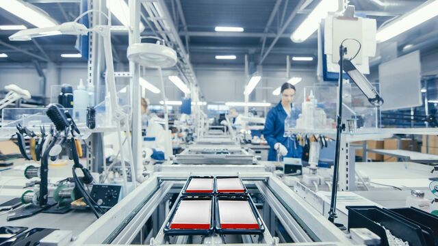 Fertigung von Batteriezellen bei Cellforce, Porsche Tochter