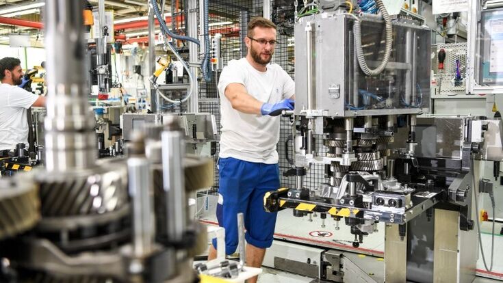 © ZF Friedrichshafen AG ZF Friedrichshafen AG Produktion Zulieferer