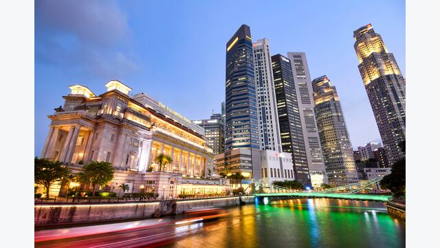 bridge, five-star hotel, finance, business, commercial, china, bank, may, united overseas bank, architecture, building, skyscraper, tower, cityscape, landmark, landscape, office, downtown, british, britain, heritage, history, historic site, monument, water, boat quay, pier, historical, holiday, tourism, vacation, visit, sightseeing, travel, urban, metropolitan, corporate, international, standard chartered bank, raffles place, financial district, central, singapore, river, southeast asia, island, nightscape, illumination