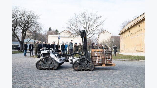 Heereslogistikschule, Wien, Österreich. HLogS Präsentation "TOM" Gabelstapler Mit Ketten am 10. März 2022.