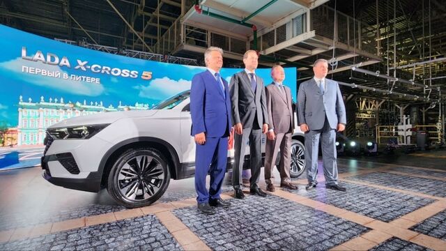 Präsentation des neuen Lada X-Cross 5