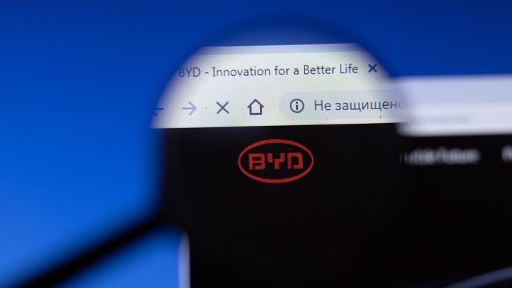 © Postmodern Studio - stock.adobe.com Saint-Petersburg, Russia - 18 February 2020: BYD company website page logo on laptop display. Screen with icon, Illustrative Editorial.