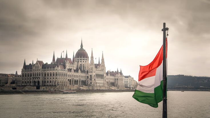 © merla - stock.adobe.com hungary, budapest, parliament, danube, river, political, building, construction, law, flag, state, boat, view, grandeur, representation, bridge, lanscape, city, europe, city, development, democracy, wonderful, build, huge, decorations, majesty, splendor, sky, water, surf, visit, tourist, tour, hungary, budapest, parliament, danube, river, political, building, construction, law, flag, state, boat, view, grandeur, representation, bridge, lanscape, city, europe, development, democracy, wonderful, build, huge, decorations, majesty, splendor, sky, water, surf, visit, tourist, tour