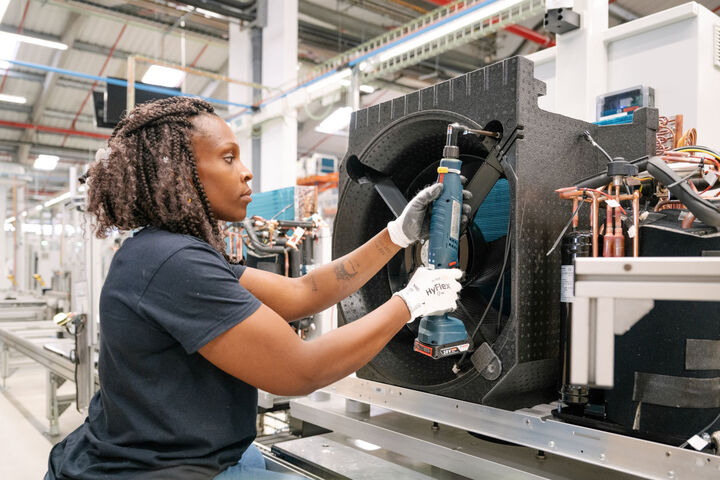 Der Autozulieferer Bosch will Kosten sparen und etwa 13.000 weitere Stellen abbauen, vor allem an deutschen Standorten der Zuliefersparte Mobility.