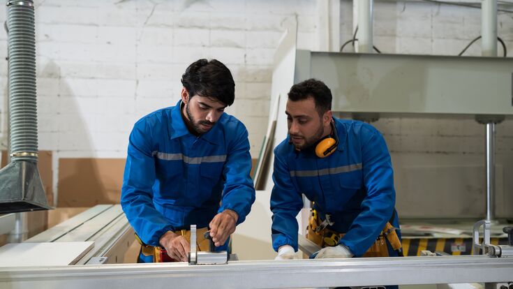 © amorn - stock.adobe.com Plywood processing plant. Furniture manufacturing. Carpenter working with cnc cutting to cutting plywood at furniture factory