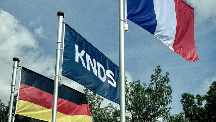 © KNDS Zwei Standorte, zwei Panzer: In Kassel baut KNDS Deutschland den Leopard, in Versailles-Satory fertigt KNDS Frankreich den Leclerc