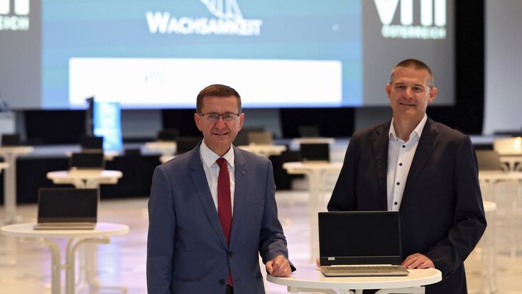 Landesrat Markus Achleitner (li.) mit Franz Staberhofer, Obmann Verein Netzwerk Logistik und Leiter  Logistikum an der FH OÖ in Steyr