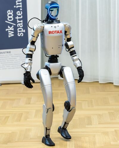 Rotax Roboter in Menschform
