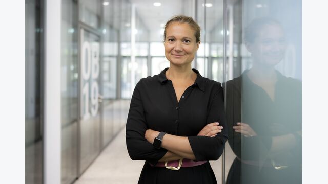 Steel, Vorstand, Adult, Face, Female, Happy, Head, Person, Ring, Smile, Woman, Wristwatch