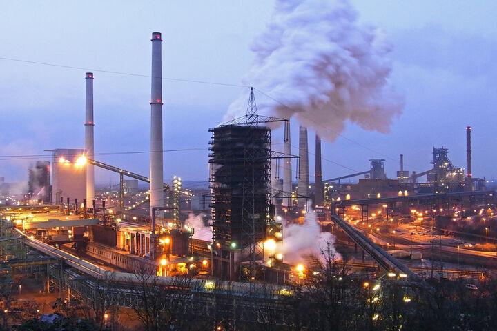 Thyssenkrupp-Hochofenwerk Schwelgern ist ein Hüttenbetrieb in Duisburg-Marxloh