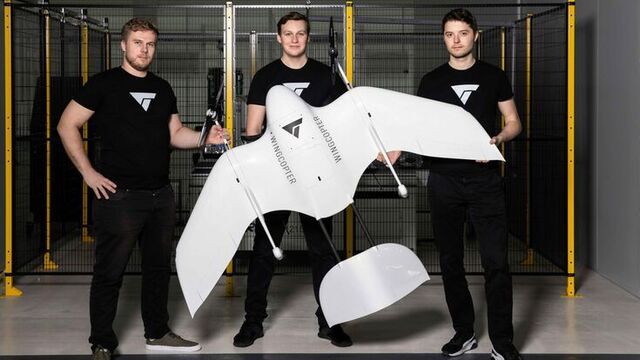 *** Freigegeben für die Berichterstattung über das Unternehemn Wingcopter bis zum 25.01.2026*** Mit Bitte um Urhebervermerk*** v.l.: Jonathan Hesselbarth, Tom Plümmer und Ansgar Kadura von Wingcopter GmbH. Foto: © Jonas Wresch / KfW