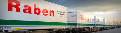 Raben-LKW auf Schiene