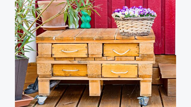 A Euro palette wooden shelf with drawers