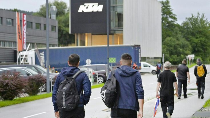 ABD0001_20260114 - MATTIGHOFEN - ?STERREICH: ++ ARCHIVBILD ++ ZU APA0060 VOM 14.1.2026 - Das KTM-Stammwerk in Mattighofen aufgenommen am Montag, 28. Juli 2025. Die KTM AG f?hrt ihre Neuausrichtung fort und baut dazu rund 500 Besch?ftigte, zwei Drittel davon in ?sterreich, ab. Haupts?chlich seien Angestellte und das mittlere Management betroffen, teilte Firmenmutter Bajaj Mobility AG (vormals Pierer Mobility AG) Dienstagabend mit. (ARCHIVBILD VOM 28.7.2025) - FOTO: APA/MANFRED FESL
