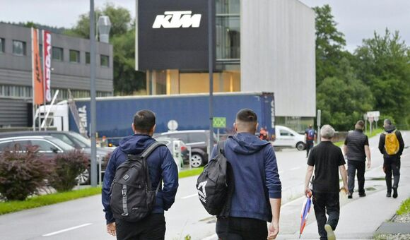 ABD0001_20260114 - MATTIGHOFEN - ?STERREICH: ++ ARCHIVBILD ++ ZU APA0060 VOM 14.1.2026 - Das KTM-Stammwerk in Mattighofen aufgenommen am Montag, 28. Juli 2025. Die KTM AG f?hrt ihre Neuausrichtung fort und baut dazu rund 500 Besch?ftigte, zwei Drittel davon in ?sterreich, ab. Haupts?chlich seien Angestellte und das mittlere Management betroffen, teilte Firmenmutter Bajaj Mobility AG (vormals Pierer Mobility AG) Dienstagabend mit. (ARCHIVBILD VOM 28.7.2025) - FOTO: APA/MANFRED FESL
