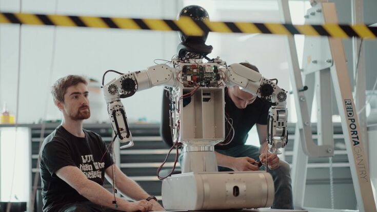 Humanoid (auch bekannt als SKL Robotics) ist ein britisches Unternehmen, das sich der Entwicklung von humanoiden Robotern für Logistik, Einzelhandel und industrielle Anwendungen widmet