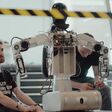 Humanoid (auch bekannt als SKL Robotics) ist ein britisches Unternehmen, das sich der Entwicklung von humanoiden Robotern für Logistik, Einzelhandel und industrielle Anwendungen widmet