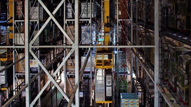 Teilautomatisiertes Hochregallager von Lidl in Großebersdorf
