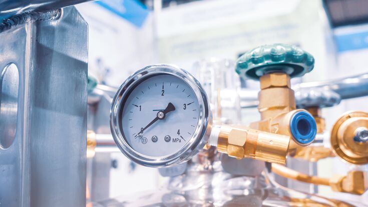 Pressure regulators for pure and technical gases