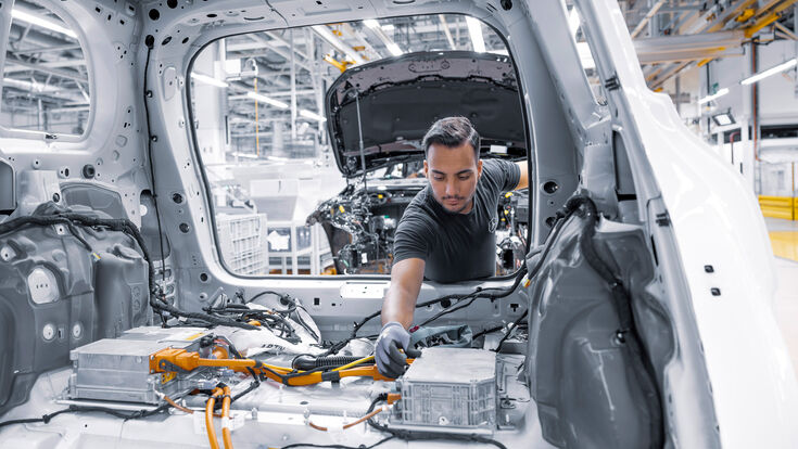 Mercedes-Benz Werk Kecskemét - Einblick in die Produktion des neuen Mercedes-Benz GLB Mercedes Benz plant Kecskemét - Insight into production of the new Mercedes-Benz GLB