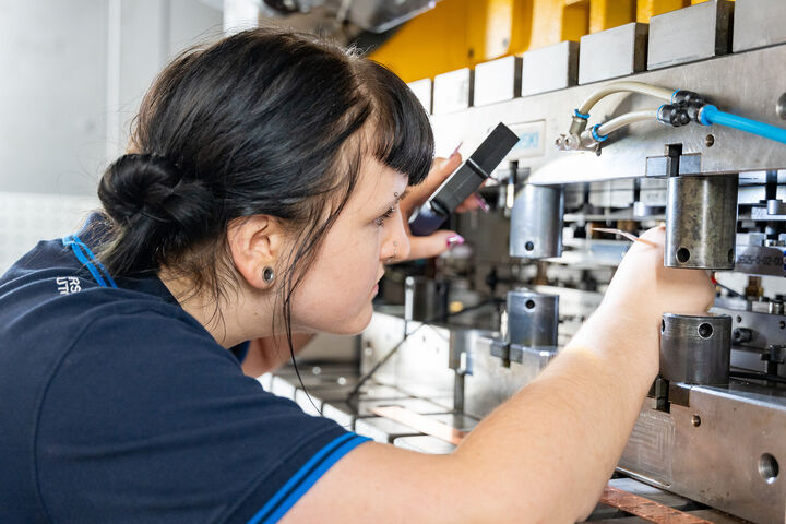 Hirschmann Automotive Zulieferer VW