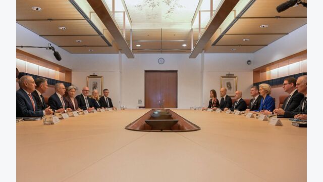 His Excellency Wesley Simina, President of the Federated States of Micronesia and the Hon Edmond Moses, Speaker of the Congress of the Federated States of Micronesia hosted by the Presiding Officers'