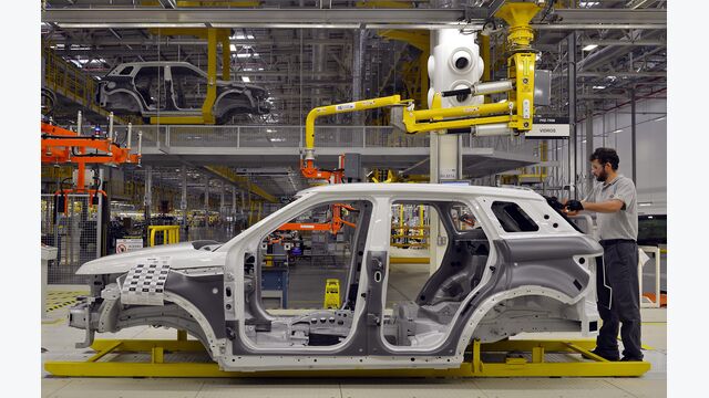 Jaguar Land Rover hat die Produktion im Werk Solihull zeitweise gestoppt – betroffen sind wichtige Modellreihen wie Range Rover und Range Rover Sport.