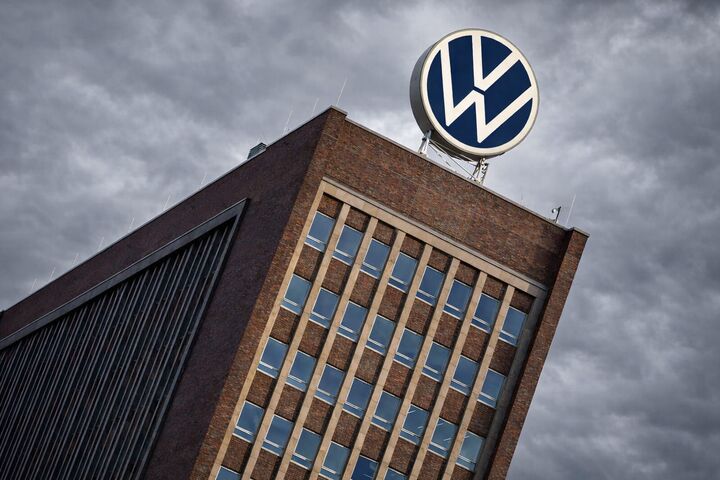 VW in der Krise dunkle Wolken über der VW-Zentrale
