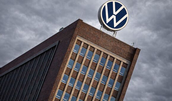 VW in der Krise dunkle Wolken über der VW-Zentrale