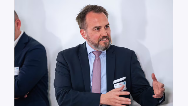 Michael Bamminger, CEO der Salzburg AG, ordnete bei „KI, Kilowatt & Kapital“ den steigenden Strombedarf durch KI und Rechenzentren ein.