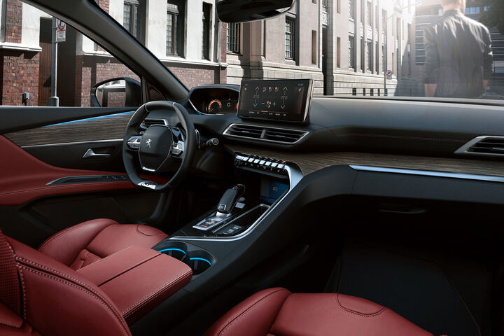 Der Innenraum des Peugeot 3008 zeigt, wie wichtig spezialisierte Zulieferer für Stellantis-Modelle sind.