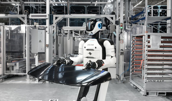 P90630894 high Res humanoid robotics at