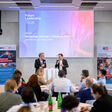 Beim Future Leadership Forum der TU Wien Academy diskutieren Alfred Wurmbrand und Wolfgang Güttel über Führung in turbulenten Zeiten.