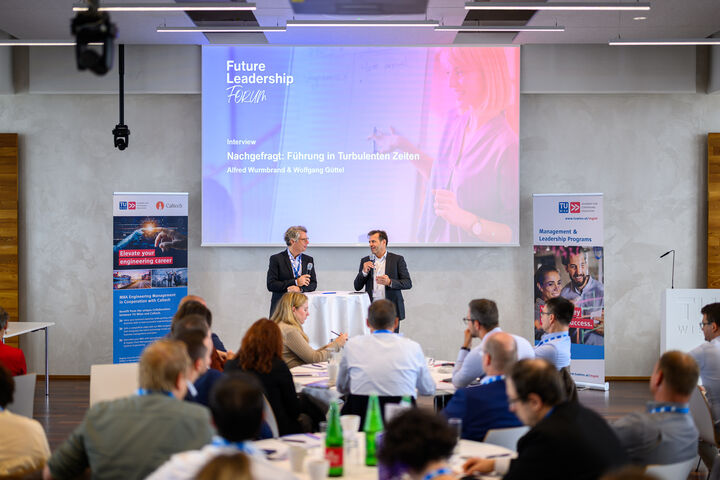 Beim Future Leadership Forum der TU Wien Academy diskutieren Alfred Wurmbrand und Wolfgang Güttel über Führung in turbulenten Zeiten.