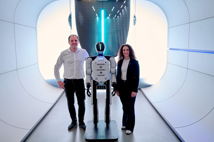 04 AEON mit Alois Wiesinger und Nancy Metzler Grau Hexagon bei LNDF 17 Fill