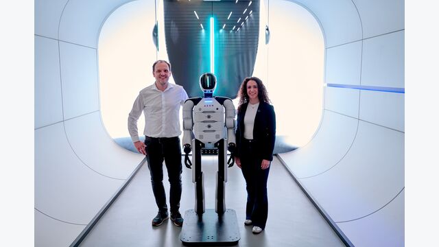 04 AEON mit Alois Wiesinger und Nancy Metzler Grau Hexagon bei LNDF 17 Fill