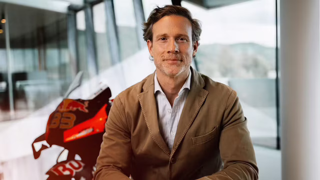 KTM-Chef Gottfried Neumeister vor der Motorradproduktion in Mattighofen während der Sanierung des Unternehmens