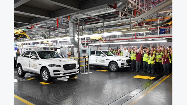 Jaguar F-Pace Produktion im Werk Solihull: Das SUV steht für Jaguars späte Verbrenner-Ära vor dem radikalen Elektro-Neustart.