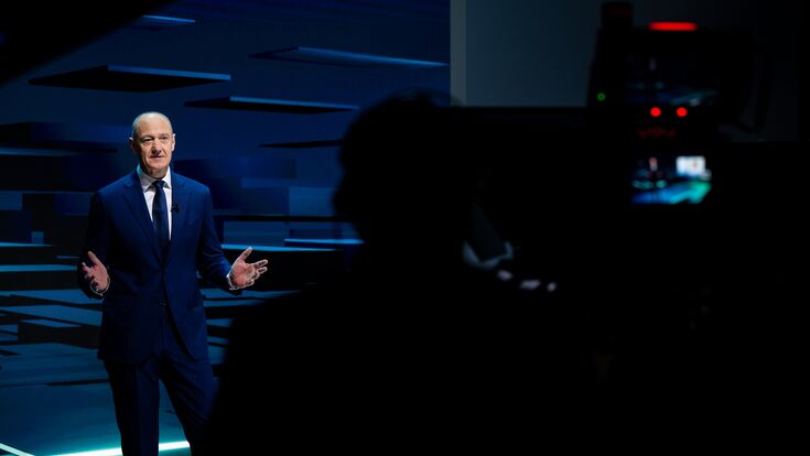 Roland Busch, Vorstandsvorsitzender der Siemens AG, berichtet den Aktion?ren auf der 57. ordentlichen Hauptversammlung des Unternehmens ?ber das abgelaufene Gesch?ftsjahr 2022. Roland Busch, President and CEO of Siemens AG reports on fiscal 2022 to the shareholders at the company?s 57th Annual Shareholders? Meeting.