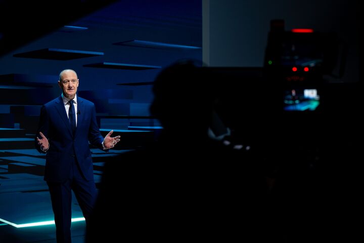 Roland Busch, Vorstandsvorsitzender der Siemens AG, berichtet den Aktion?ren auf der 57. ordentlichen Hauptversammlung des Unternehmens ?ber das abgelaufene Gesch?ftsjahr 2022. Roland Busch, President and CEO of Siemens AG reports on fiscal 2022 to the shareholders at the company?s 57th Annual Shareholders? Meeting.