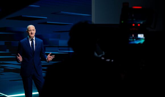 Roland Busch, Vorstandsvorsitzender der Siemens AG, berichtet den Aktion?ren auf der 57. ordentlichen Hauptversammlung des Unternehmens ?ber das abgelaufene Gesch?ftsjahr 2022. Roland Busch, President and CEO of Siemens AG reports on fiscal 2022 to the shareholders at the company?s 57th Annual Shareholders? Meeting.