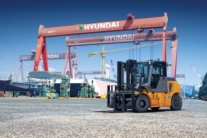 Hyundai-Stapler auf Hafen