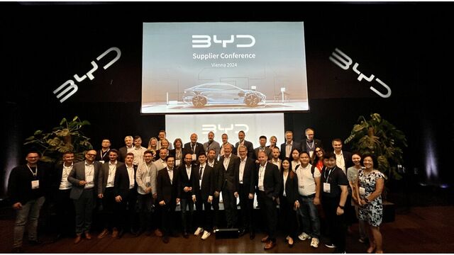 Konferenz Teilnehmer der Bei der BYD Supplier Conference in Wien trafen Vertreter von BYD China und BYD Europe auf österreichische Zulieferer wie Magna, AVL, AT&S, AMAG, Miba, Engel, Fronius und Voestalpine. Für viele war es ein Türöffner – fixe Aufträge sind bisher aber nur vereinzelt bestätigt.