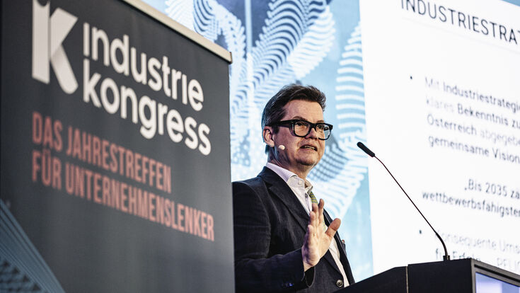 Christoph Neumayer auf der Bühne des Industriekongress 2026