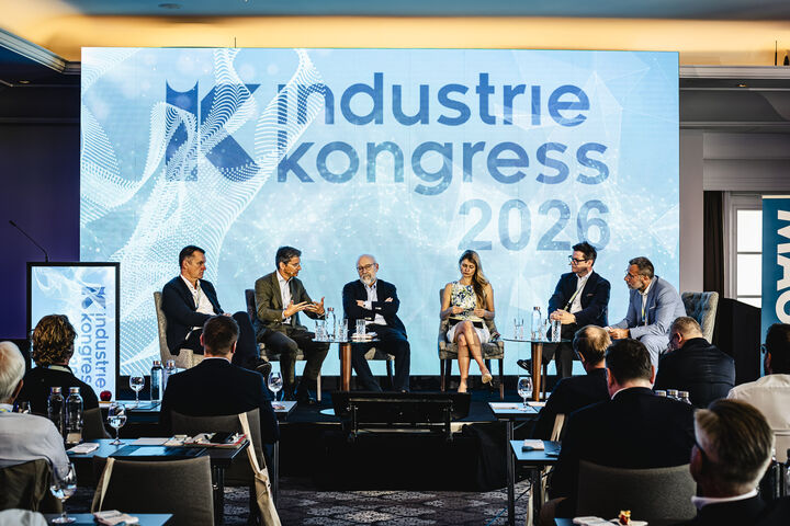 Bühne des Industriekongress 2026 mit den Experten Münkler Franke Mitterbauer und Friess