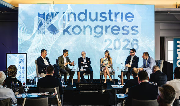 Bühne des Industriekongress 2026 mit den Experten Münkler Franke Mitterbauer und Friess